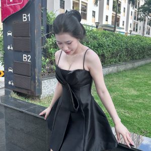 VÁY ĐEN DÂY ĐÍNH NƠ