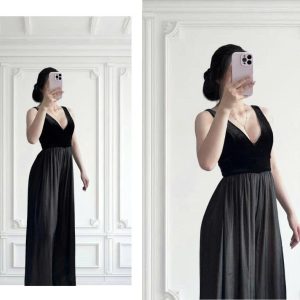 JUMPSUIT NHUNG CỔ CHỮ V