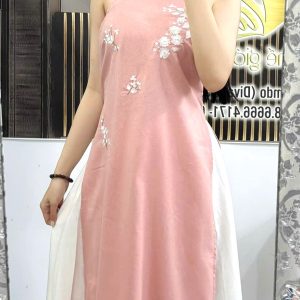 ÁO DÀI HỒNG CỔ YẾM HOA TRẮNG THÊU